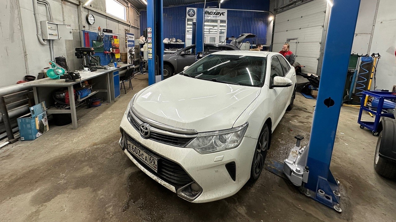 Toyota Camry замена штатного головного устройства на флагман линейки Teyes «СС3 2К»